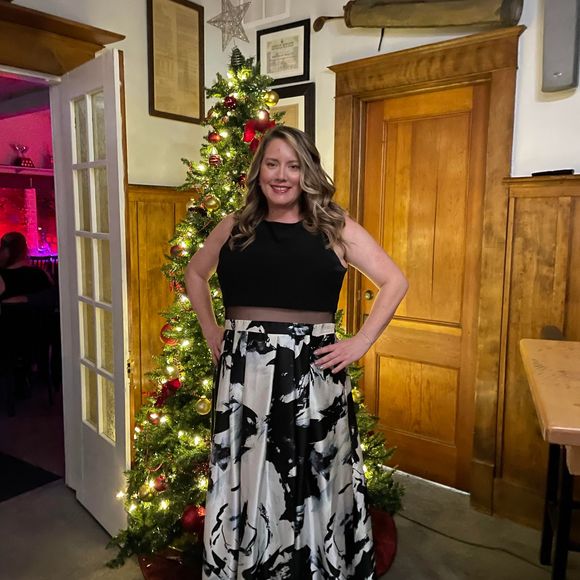 Meet your Posher, Jennifer - Picture 1 of 1